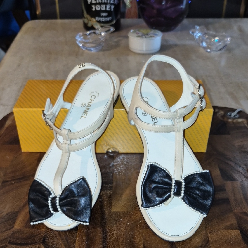 CHANEL Women's Cream and Black Bow Sandals EU 36